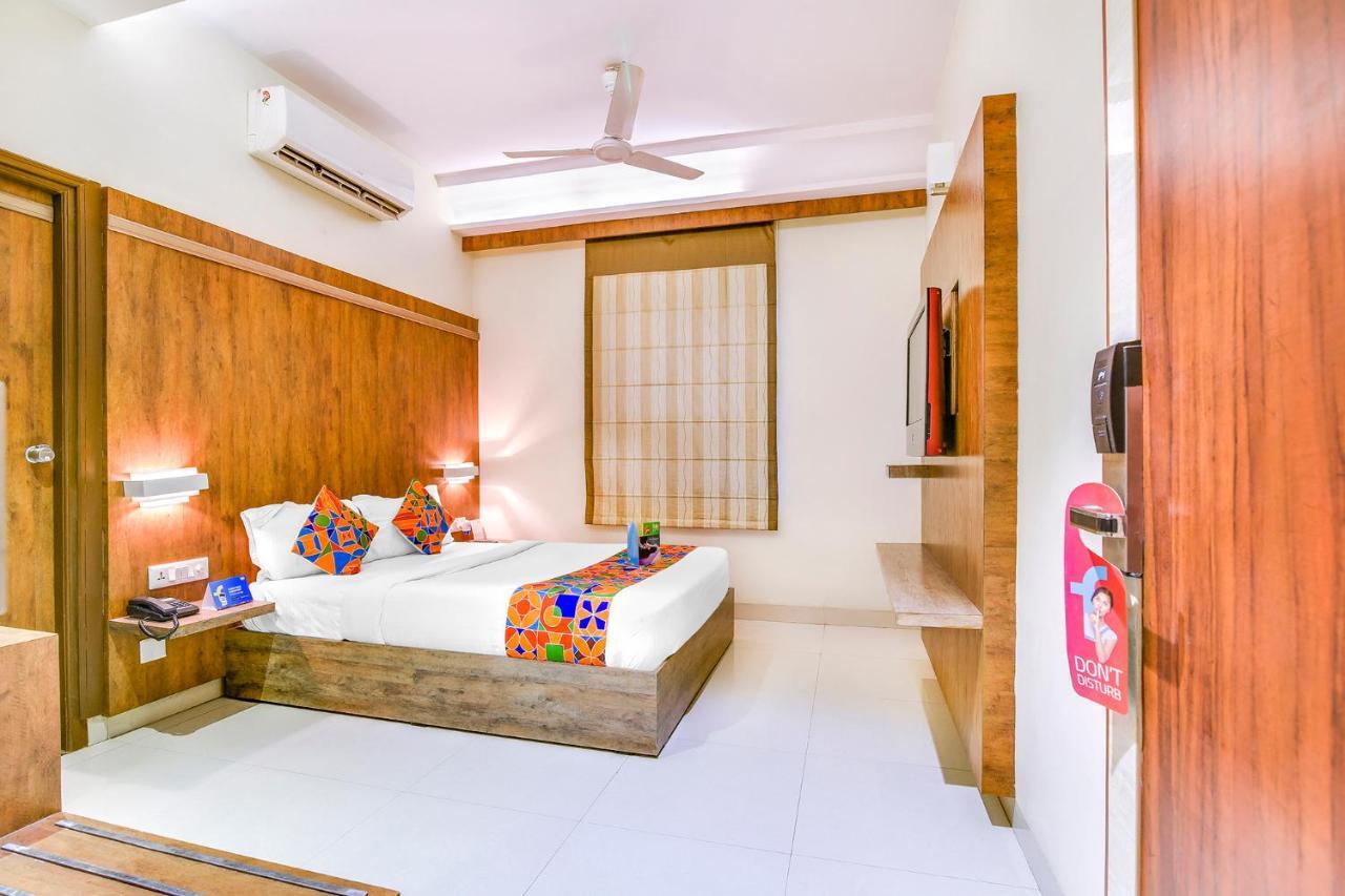 Fabhotel Arastu Nampally Hyderabad Bagian luar foto